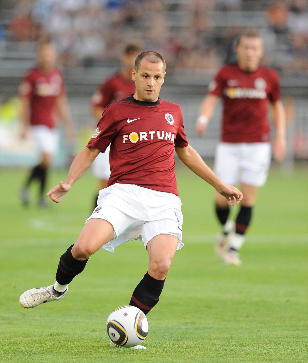 Marek Matějovský v dresu Sparty při zápase v Hradci na začátku sezony 2010/2011