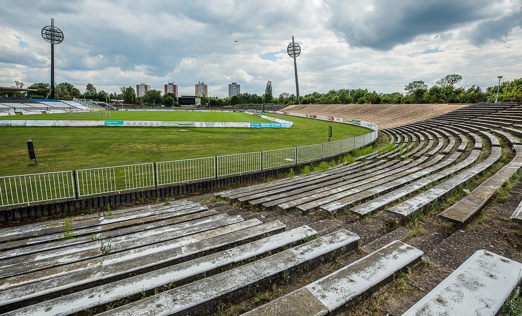 Pohled na fotbalový stadion v Hradci Králové