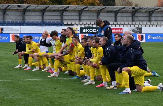 Žolíci osvobodili Hradec. Proč se nepískala penalta pro Prostějov? Daridu čeká operace Žolíci osvobodili Hradec. Proč se nepískala penalta pro Prostějov? Daridu čeká operace