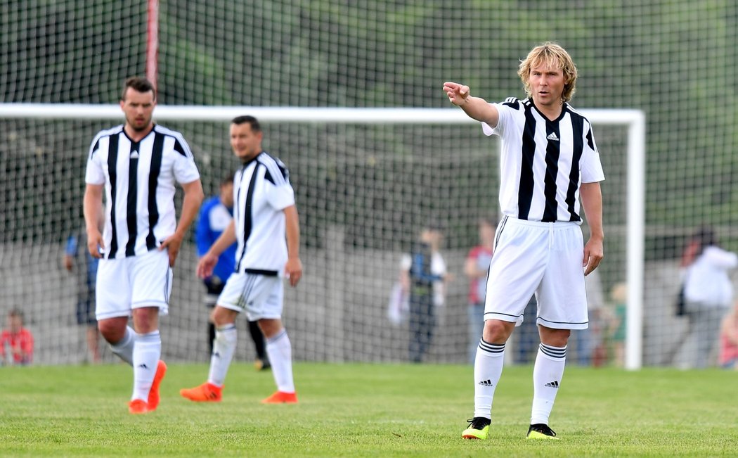 Pavel Nedvěd v utkání za Skalnou dirigoval své spoluhráče, nakonec musel skousnout porážku 1:4