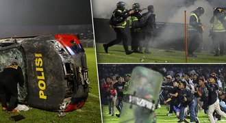 Tragédie na fotbale v Indonésii: plný stadion i slzný plyn. Zemřelo 125 lidí