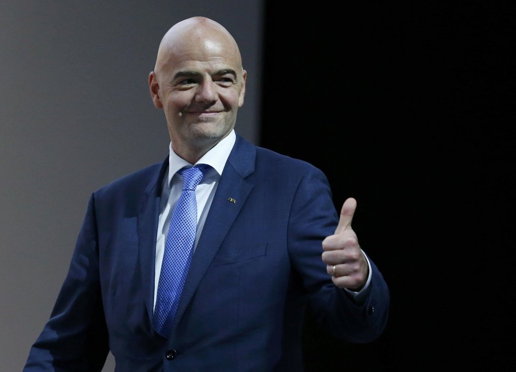 Gianni Infantino se raduje po zvolení prezidentem FIFA na kongresu v Curychu