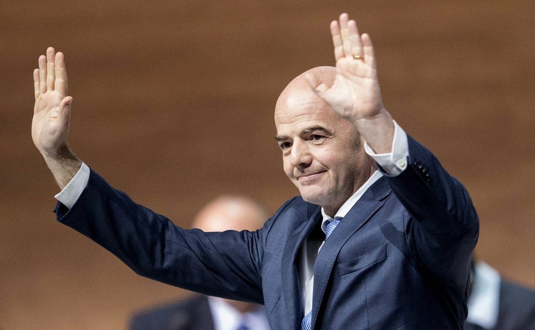 Gianni Infantino krátce poté, co byl v Curychu zvolen novým šéfem FIFA