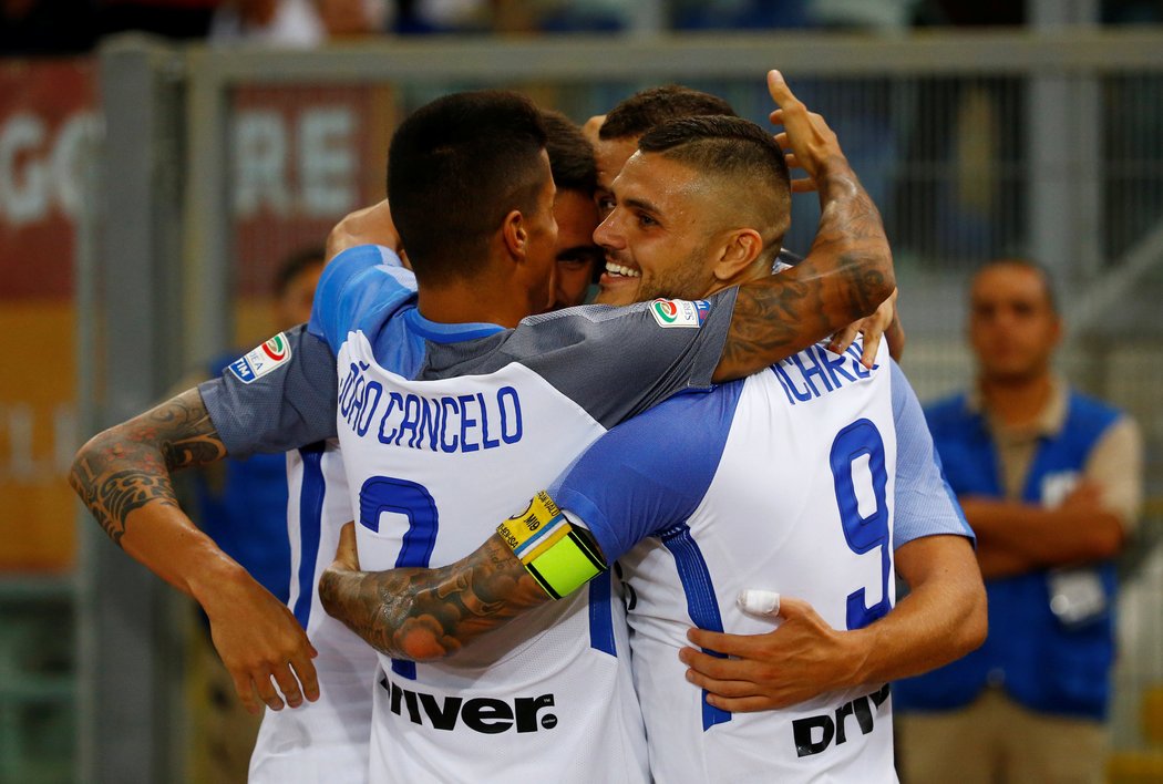 Radost hráčů Interu, kteří otočili šlágr proti AS Řím