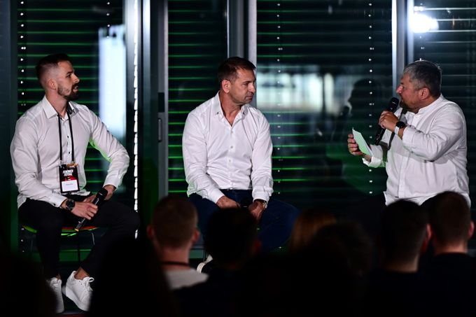 Sochůrek může být jednou jako Nedvěd, řekl Kuka na konferenci Fenomén fotbal Sochůrek může být jednou jako Nedvěd, řekl Kuka na konferenci Fenomén fotbal