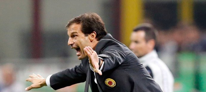 Massimilano Allegri , trenér AC Milán, prožívá derby s Interem, který vyhrál 1:0