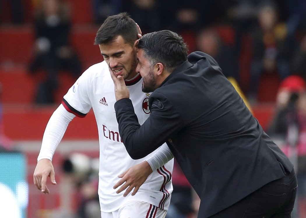 Gennaro Gattuso udílí svým svěřencům instrukce