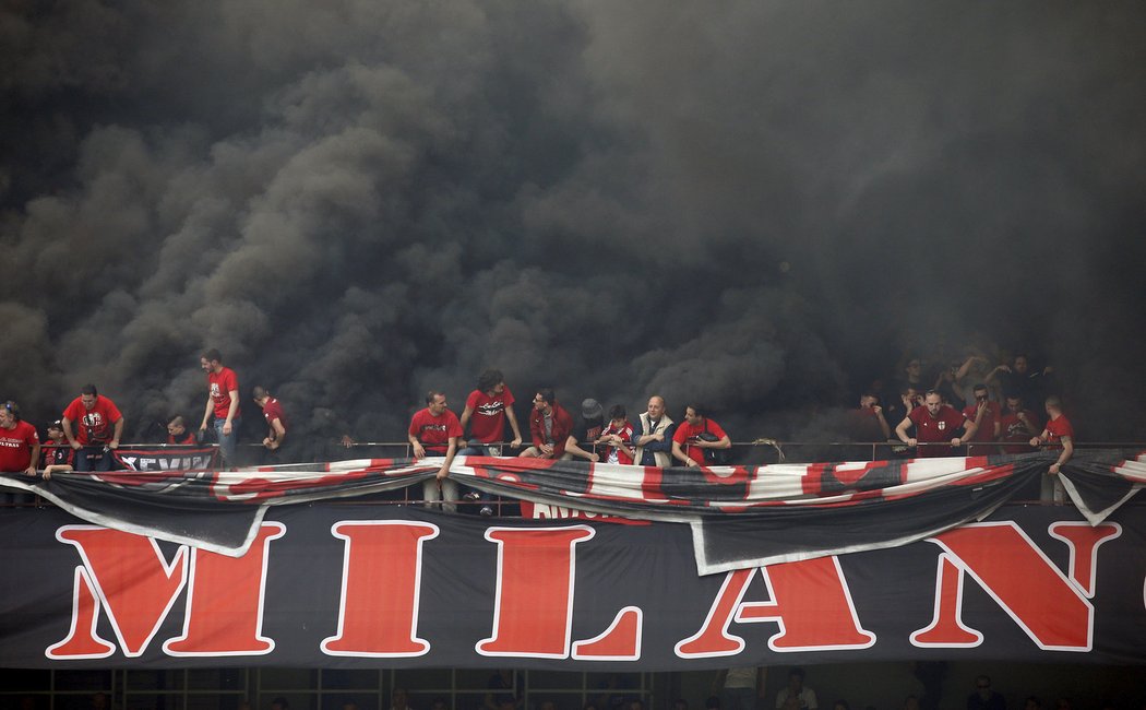 Fanoušci AC si tradiční Derby della Madonnina s Interem užili