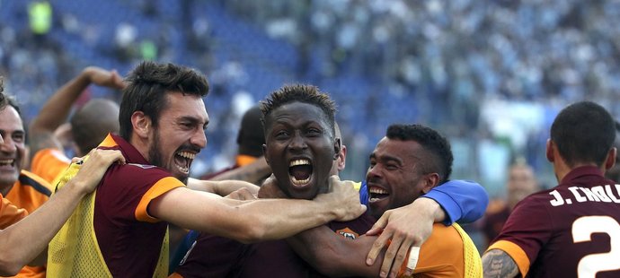 Fotbalisté AS vyhráli římské derby nad Laziem 2:1