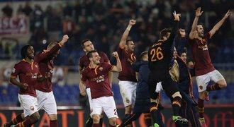 Fotbalisté AS Řím porazili FC Turín gólem v nastavení