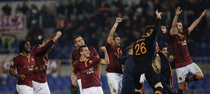 Fotbalisté AS Řím slaví dramatickou výhru v nastavení nad FC Turín