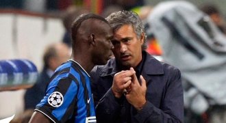 Mourinho prosil: Žádnou blbost, Mario. A Balotelli dostal červenou