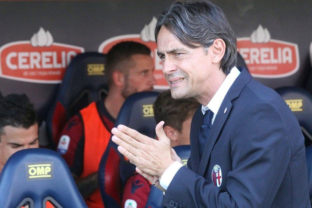 Trenér fotbalistů Boloni Filippo Inzaghi během utkání s AS Řím