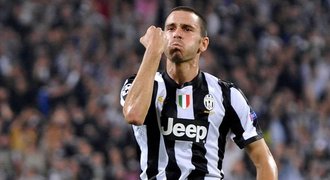 Ranař Bonucci! Fotbalista se nezalekl a udeřil ozbrojeného lupiče