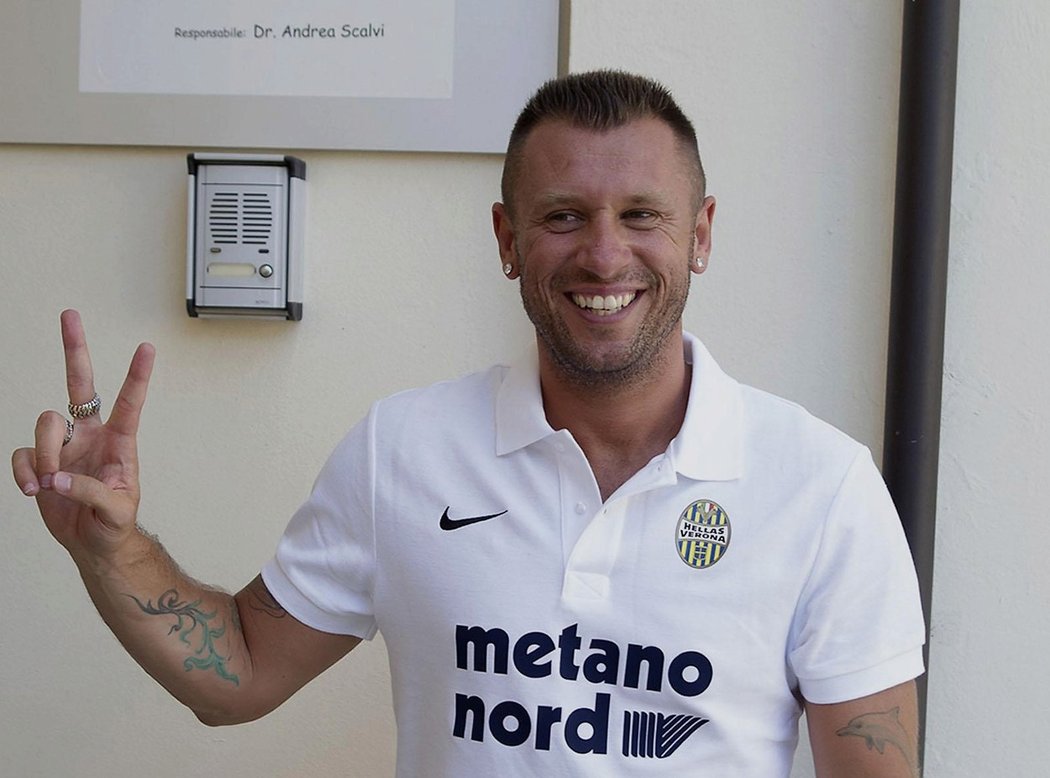 Italský útočník Antonio Cassano po přestupu do Hellasu Verona