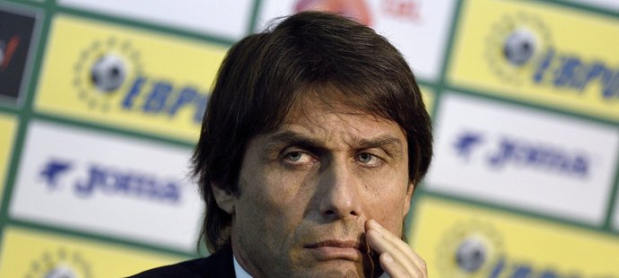 Antonio Conte, trenér italské reprezentace, čelí nechutným výhružkám fanoušků. Ti mu hrozí smrtí.