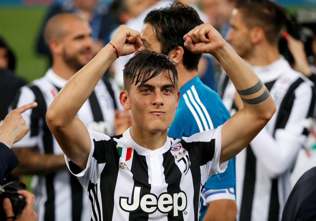 Paulo Dybala oslavuje výhru v Coppa Italia