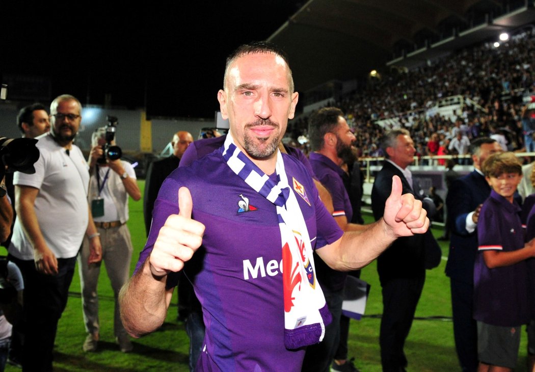 Francka Ribéryho přivítalo ve Fiorentině na 12 tisíc fanoušků