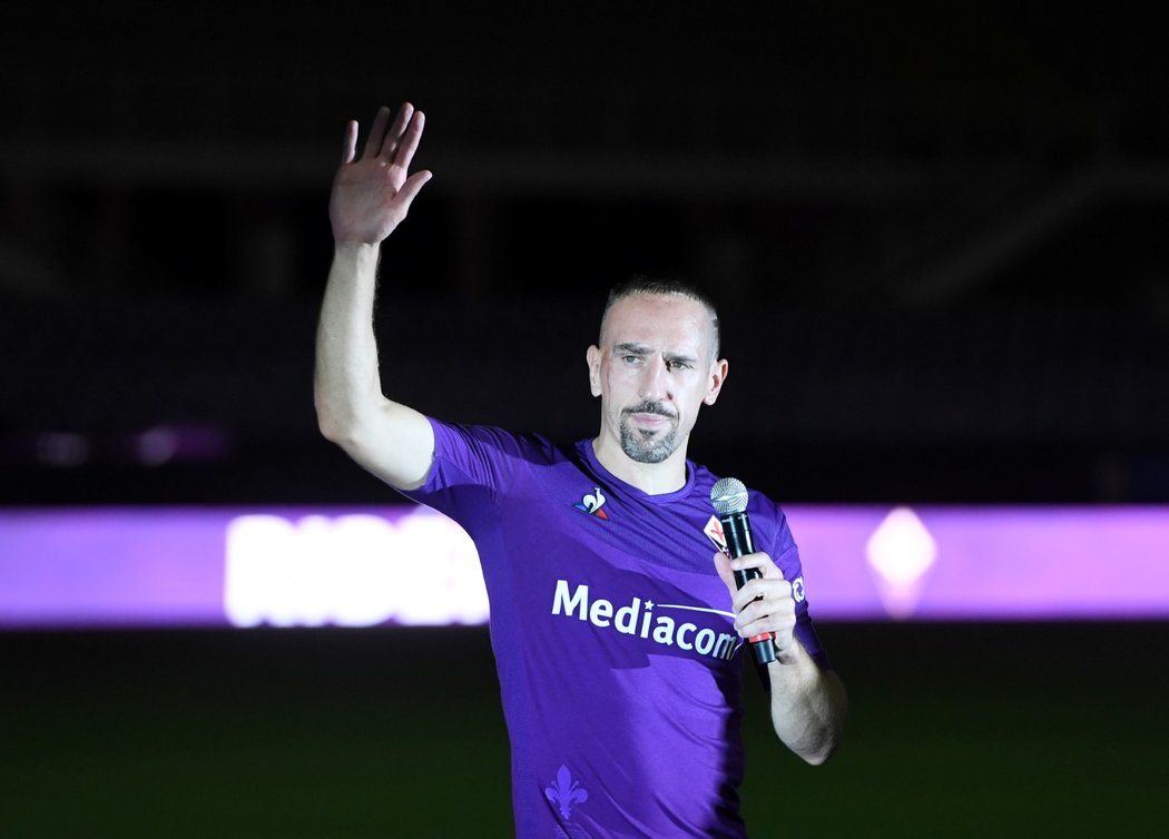 Franck Ribéry se poprvé ukázal fanouškům Fiorentiny, těch přišlo na jeho představení kolem 12 tisíc