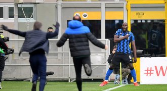 Lukaku zastínil Zlatana. Bitvu o Milán jasně ovládl Inter, Buffon přišel o rekord