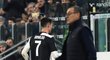 Cristiano Ronaldo odchází do šatny poté, co v duelu s AC Milán vystřídal