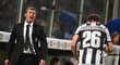 Massimo Carrera vede v této sezoně fotbalisty italského Juventusu. Brzy ale bude muset před soud kvůli vážné autonehodě, zemřely při ní dvě ženy.