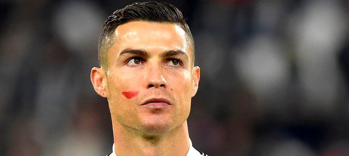 Cristiano Ronaldo během nástupu před utkáním Juventusu se Spalem