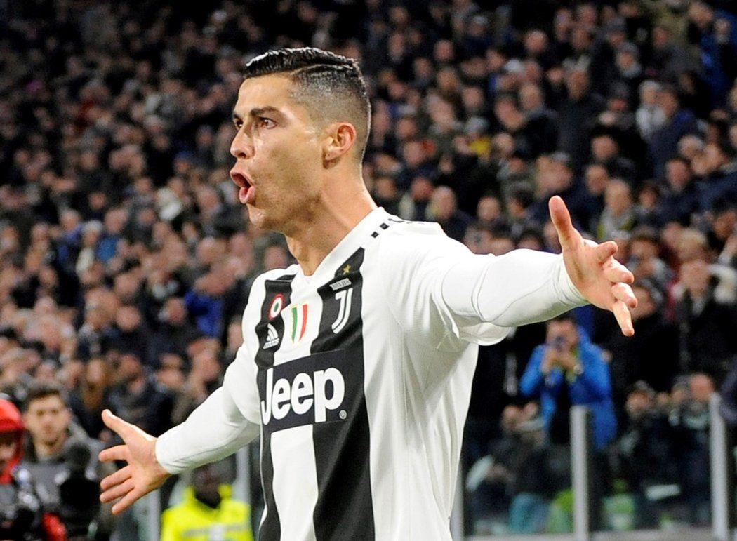 Cristiano Ronaldo oslavuje svou trefu proti Spalu