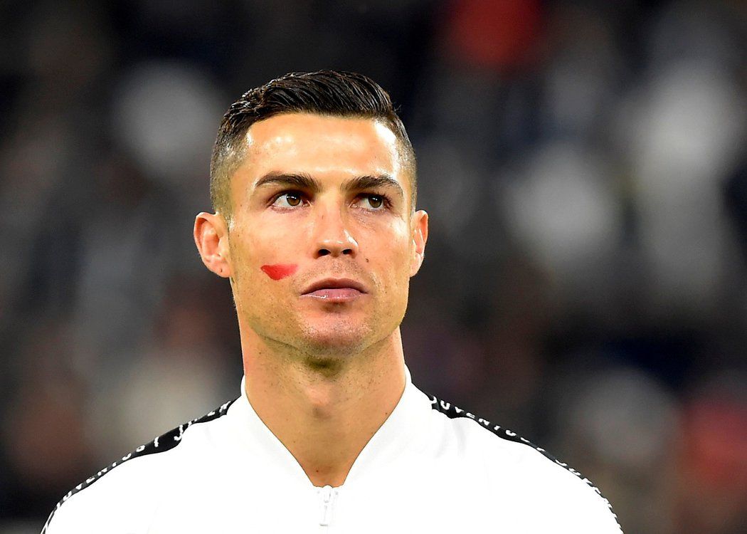 Cristiano Ronaldo během nástupu před utkáním Juventusu se Spalem