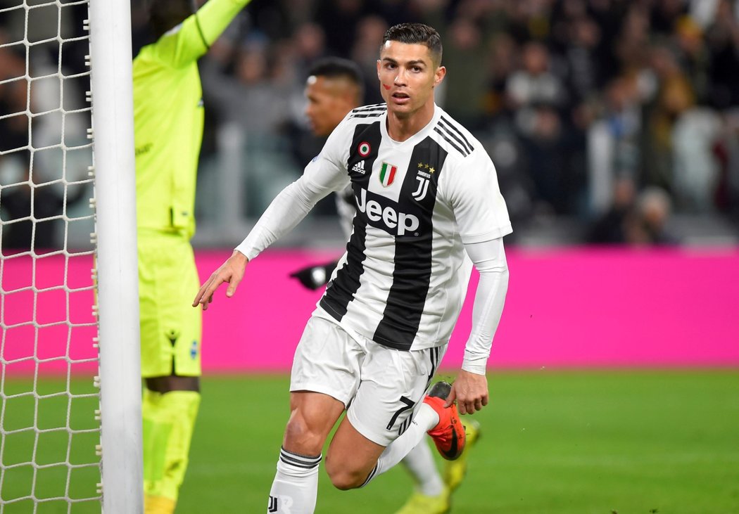 Cristiano Ronaldo krátce poté, co vstřelil úvodní branku zápasu svého Juventusu proti Spalu