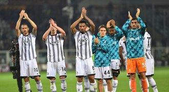 Atalanta vyhrála a skočila na první místo, Juventus zvládl derby