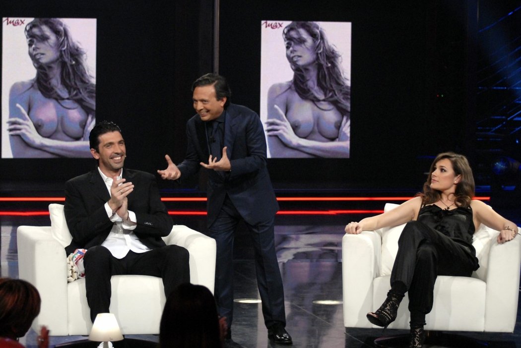 Gigi Buffon a jeho nastávající Alena Šeredová v italské talkshow Chiambretti Night