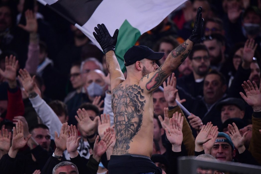 Jeden z fanoušků na zápase Lazio - Juventus