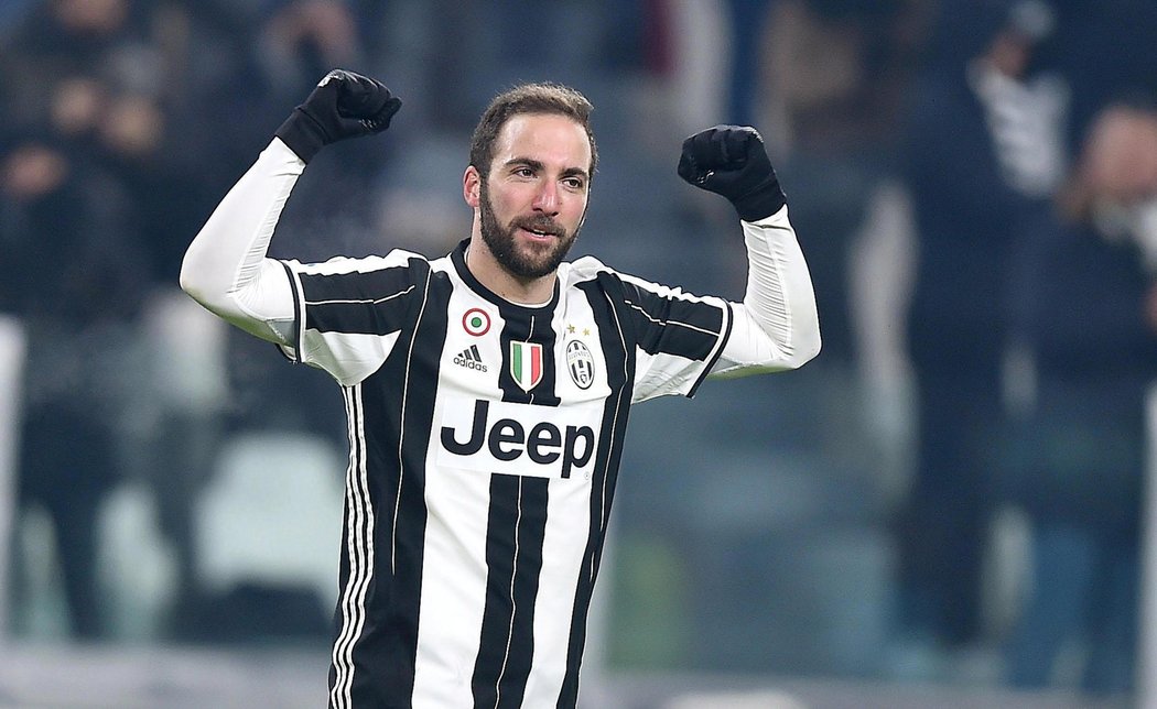 Gonzalo Higuain se raduje. Juventus vyhrál doma už 26 zápasů v řadě.