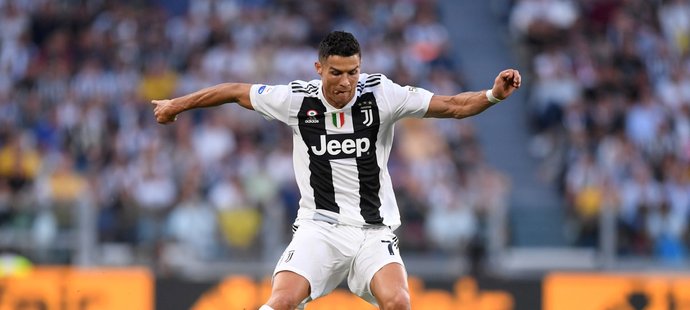 Cristiano Ronaldo byl proti Neapoli netradičně v roli asistenta