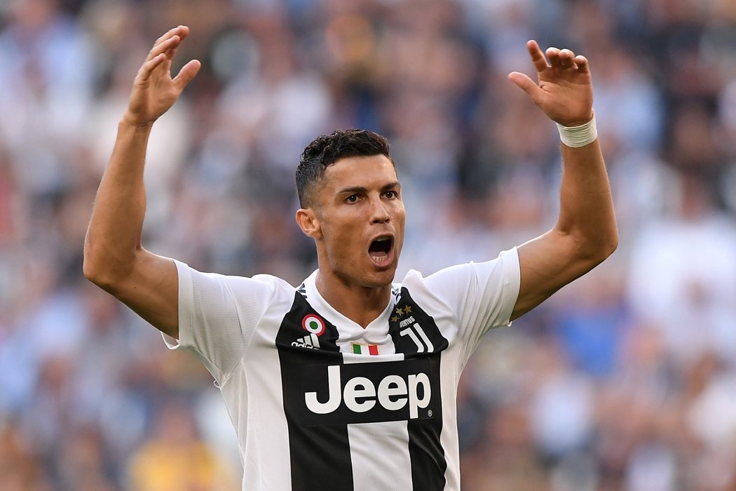 Cristiano Ronaldo byl proti Neapoli netradičně v roli asistenta