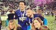 Česká kráska Alena Šeredová slavila mistrovský titul na stadionu Juventusu spolu se svým manželem Gianluigi Buffonem a dvěma syny. Radost měli i další hráči Staré dámy i tisíce fanoušků