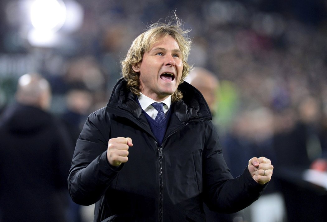 Pavel Nedvěd slaví branku Juventusu do sítě Interu Milán