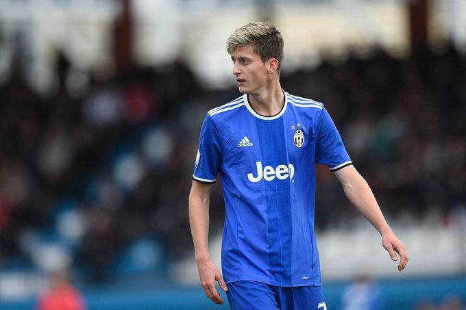 Talent Macek přestoupil do Lugana, Juventus pořád má předkupní právo Talent Macek přestoupil do Lugana, Juventus pořád má předkupní právo