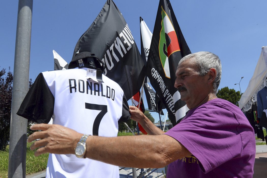 Fanoušci v Turíně už začali vyrábět dresy Cristiana Ronalda