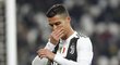 Cristiano Ronaldo smutní po neproměněné penaltě