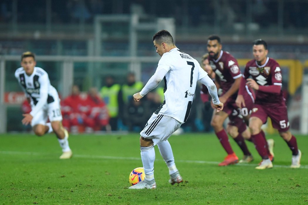 Cristiano Ronaldo proměnil penaltu v derby Juventusu s FC Turín