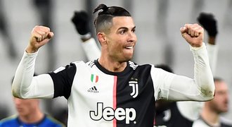 Ronaldo zařídil výhru dvěma góly. Barák při přestřelce s AC na lavičce