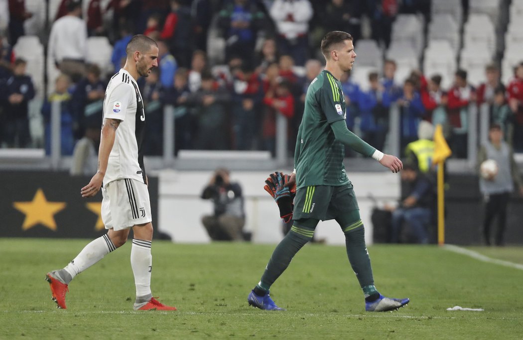 Leonardo Bonucci a Wojciech Szczesny po ztrátě bodů s Janovem