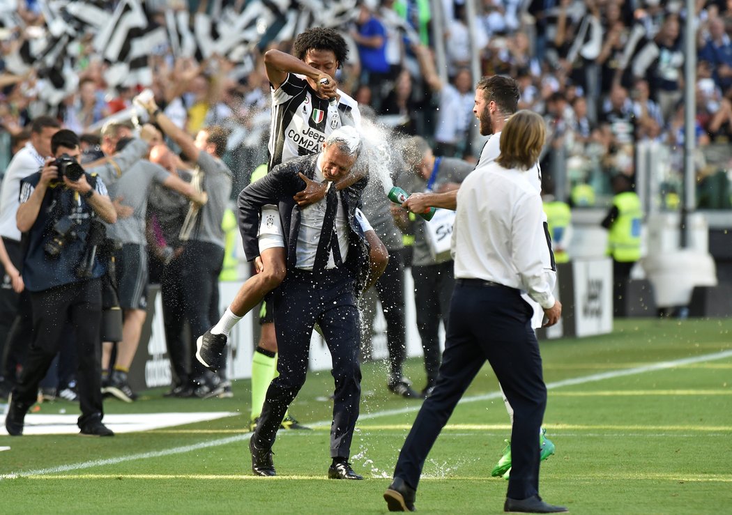 Fotbalisté Juventusu slaví italský ligový titul