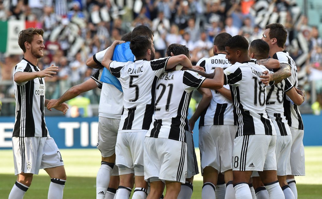 Fotbalisté Juventusu slaví italský ligový titul