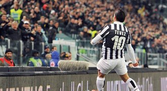 Tévez sestřelil Parmu a přiblížil Juventus k zisku titulu, zabral AC Milán