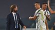 Trenér Andrea Pirlo a útočník Cristiano Ronaldo se radují po výhře v prvním kole italské ligy