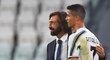 Trenér Juventusu Andrea Pirlo s hlavní hvězdou týmu Cristianem Ronaldem