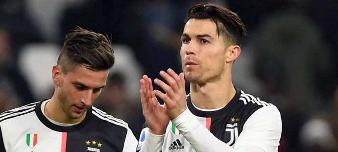 Cristiano Ronaldo děkuje fanouškům po výhře Juventusu nad Udine